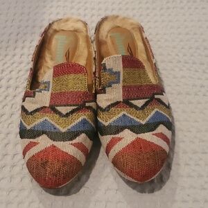 NWOT Plume by Farylrobin Aztec Mules Size 6 (#25)